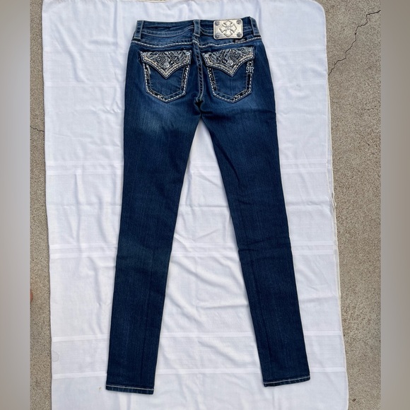 Miss Me signature-rise skinny size 26 34” inseam - Picture 3 of 9